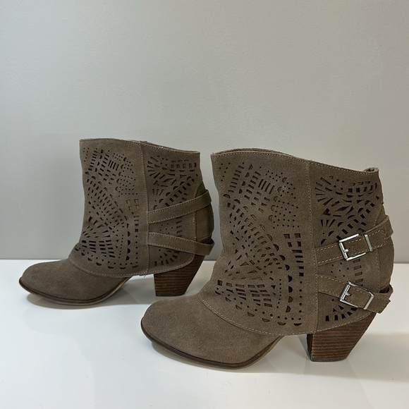 Naughty Monkey Love Story Harness Booties Size 9.5 - Picture 3 of 15